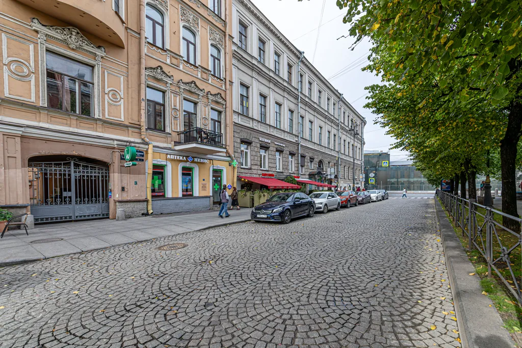 Стильная квартира с тремя спальнями и 2 санузлами у Спаса на Крови