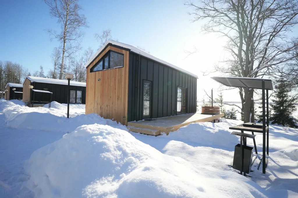 Коттедж Четырёхместный барнхаус на берегу озера — Плодовое