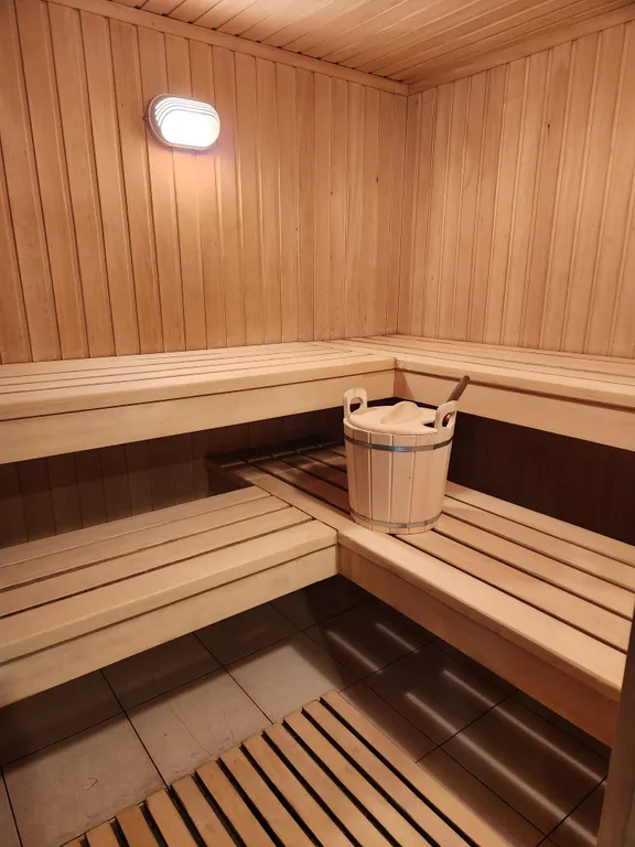 Уютный дом с баней прямо в городе