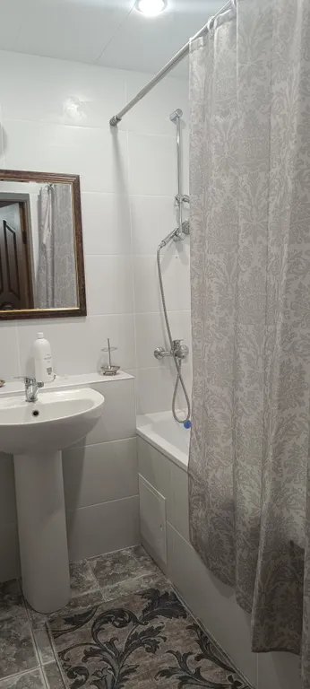 Новая двушка у канатной дороги