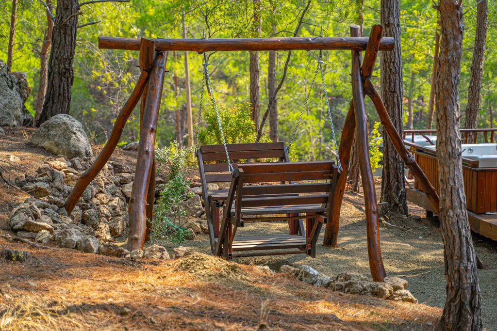 Бунгало в сосновом лесу на берегу Средиземного моря, Турция