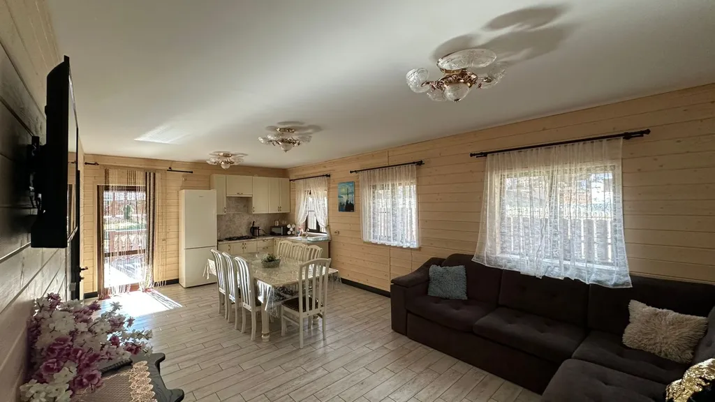 Шале с видом на горы и реку moon house arkhyz