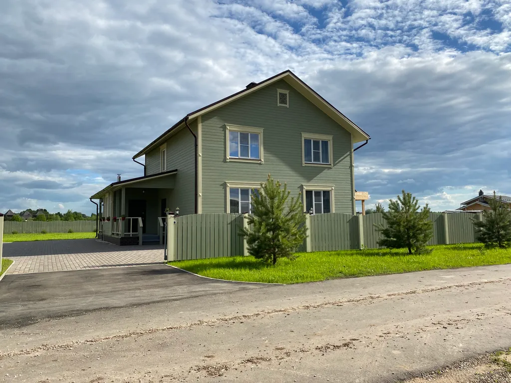 Уютный дом с большой верандой