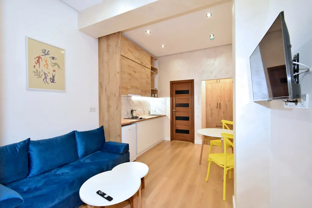 Royal blue бархатная студия в центре