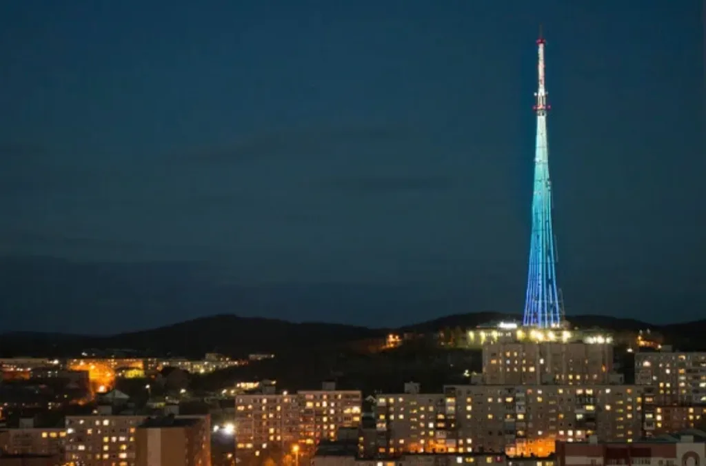 Видовая и стильная квартира в стиле Сканди с виниловым проигрывателем