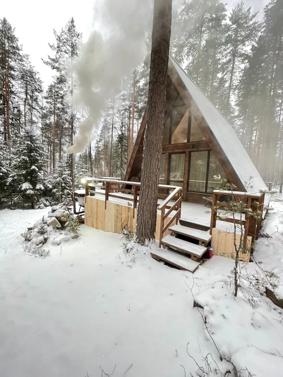 Коттедж Дом А-frame в хвойном лесу — Половина