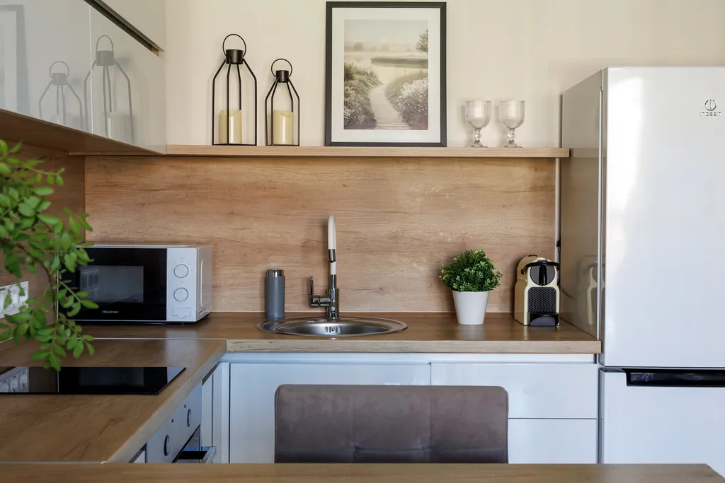 Студия возле 130 квартал с библиотекой на балконе