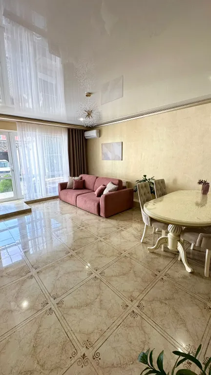 Уютный дом с двориком в центре города