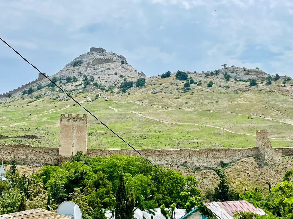 Коттедж «Летний» с видом на Генуэзскую крепость