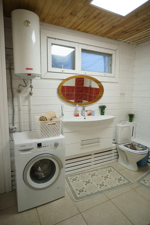 Дом рядом с городом