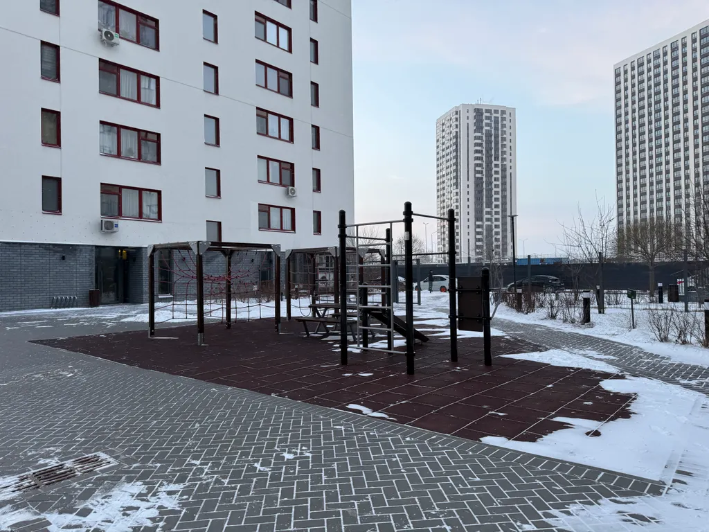 Квартира Элитные апартаменты на берегу реки Тура с видом на Мост Влюбленных — Тюмень