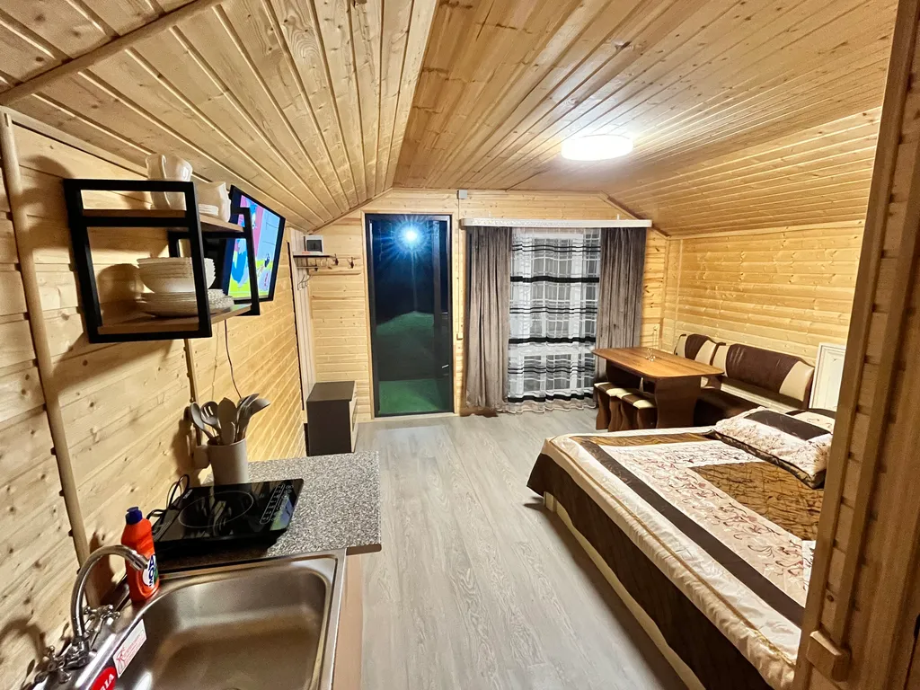 Коттедж на берегу реки и озера