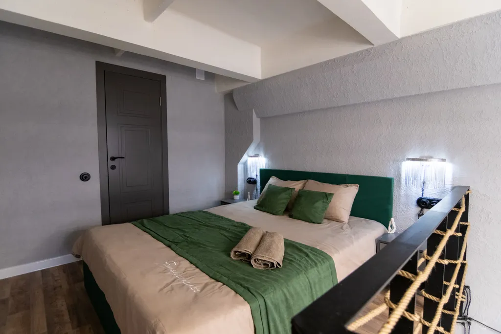 Двухуровневая студия с стильным современным ремонтом