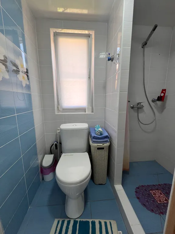 Дом с парковкой во дворе