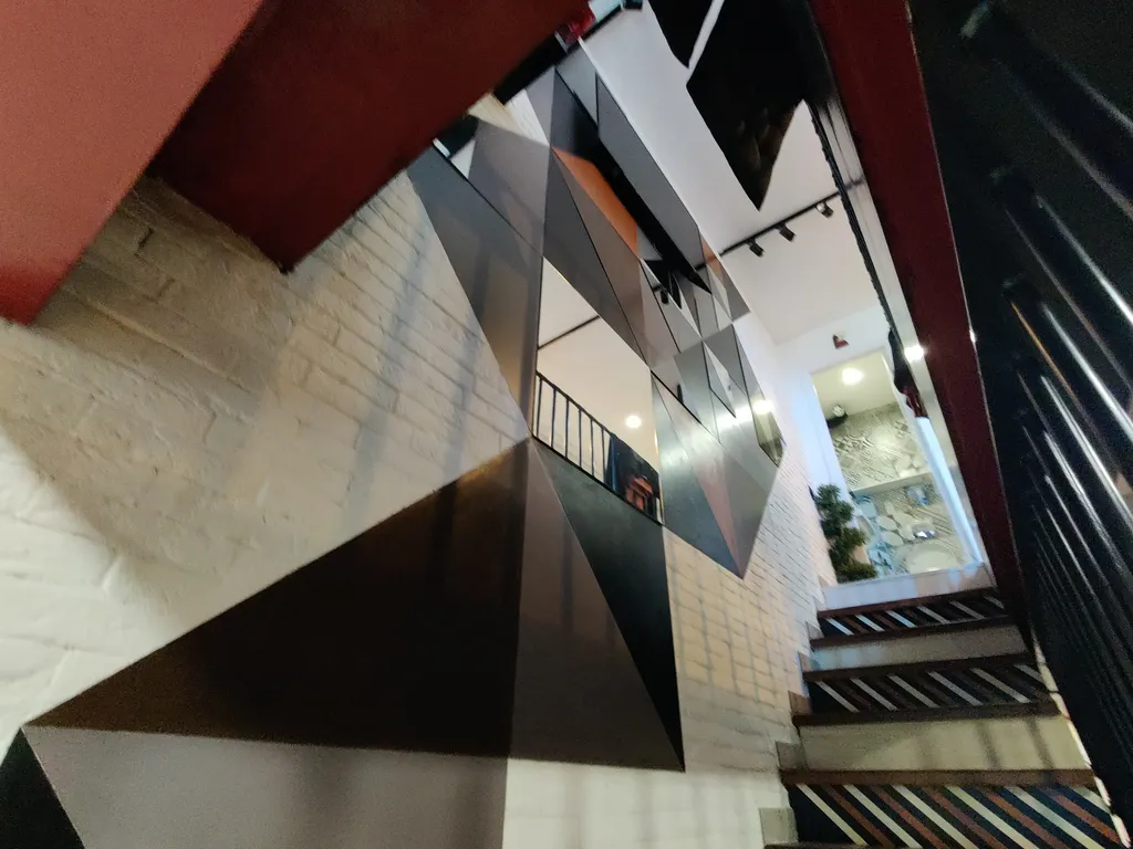 Просторный двухуровневый апартамент в стиле лофт в комплексе Меридиан