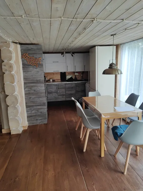 Дом с видом на церковь