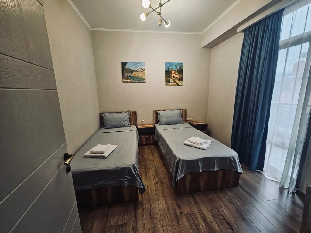 Квартира в центре Тбилиси на 2-6 гостей с 2 спальнями и балконом