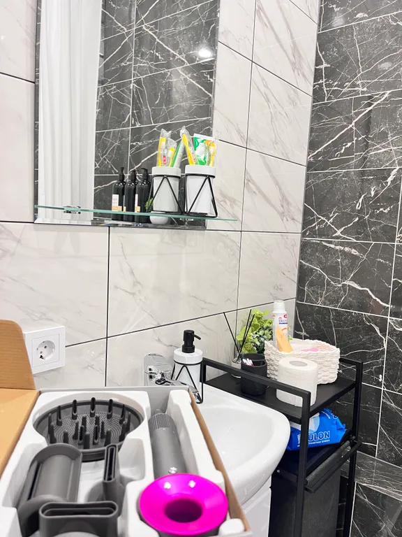 Студия располагается рядом с жд вокзалом.