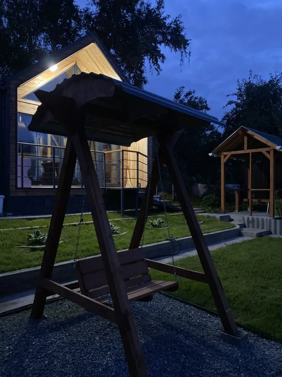 Домик у озера