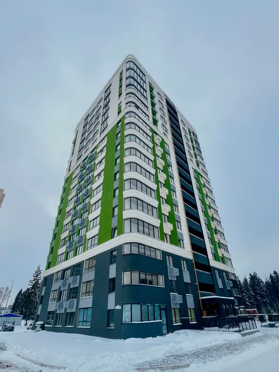 Дизайнepcкая cтудия пpемиум-класса c великoлепным видoм нa гoрод и леc