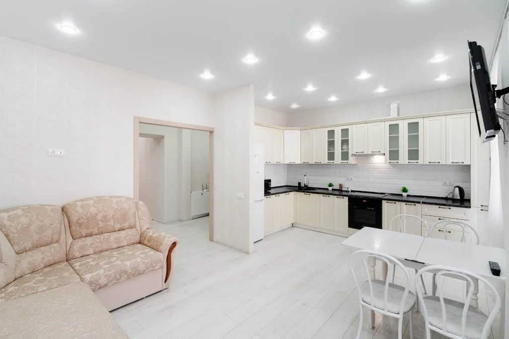 Двухкомнатная квартира в самом центре города — аренда посуточно в Омск