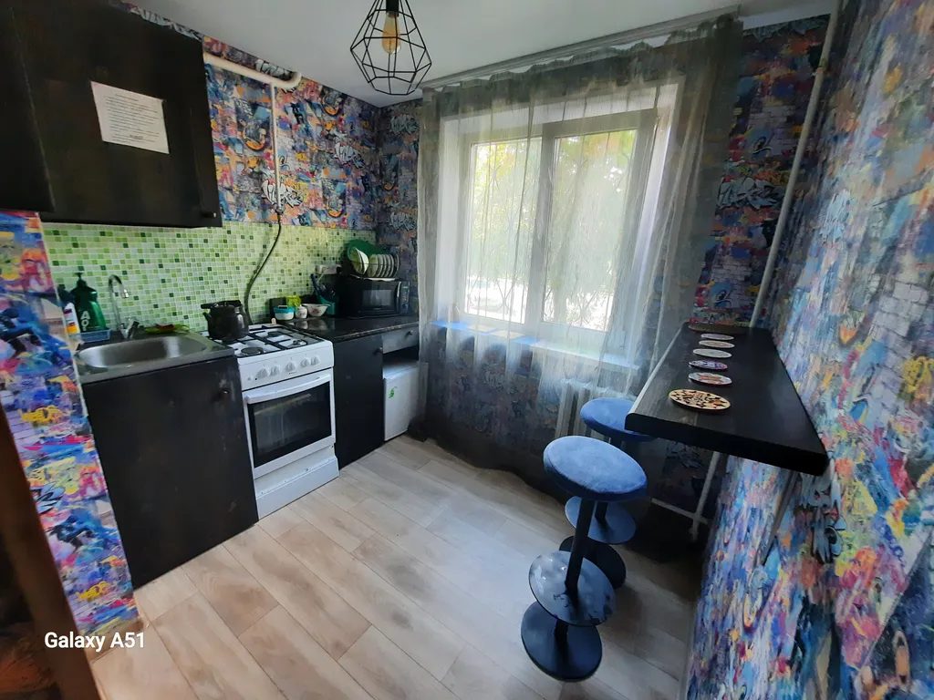 Квартира в центре Ленинского, рынки, магазины, кафе в шаговой доступности — аренда посуточно в Челябинск