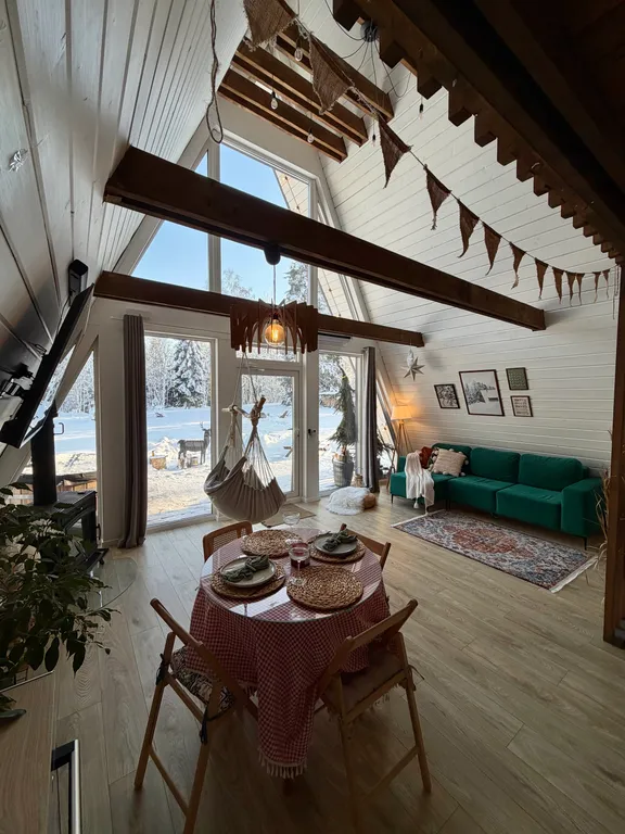 Большой уединенный A-frame в лесу с горячей купелью Фурако