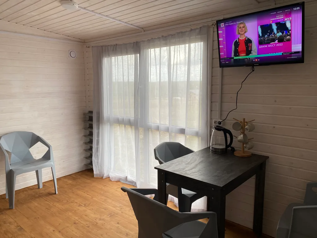 Дом с видом на закат, поле и лес