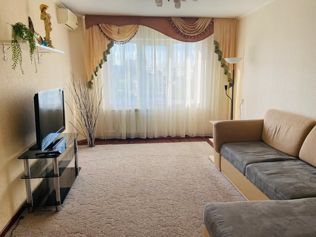 3-комнатная 8-миместная квартира в центре левобережья