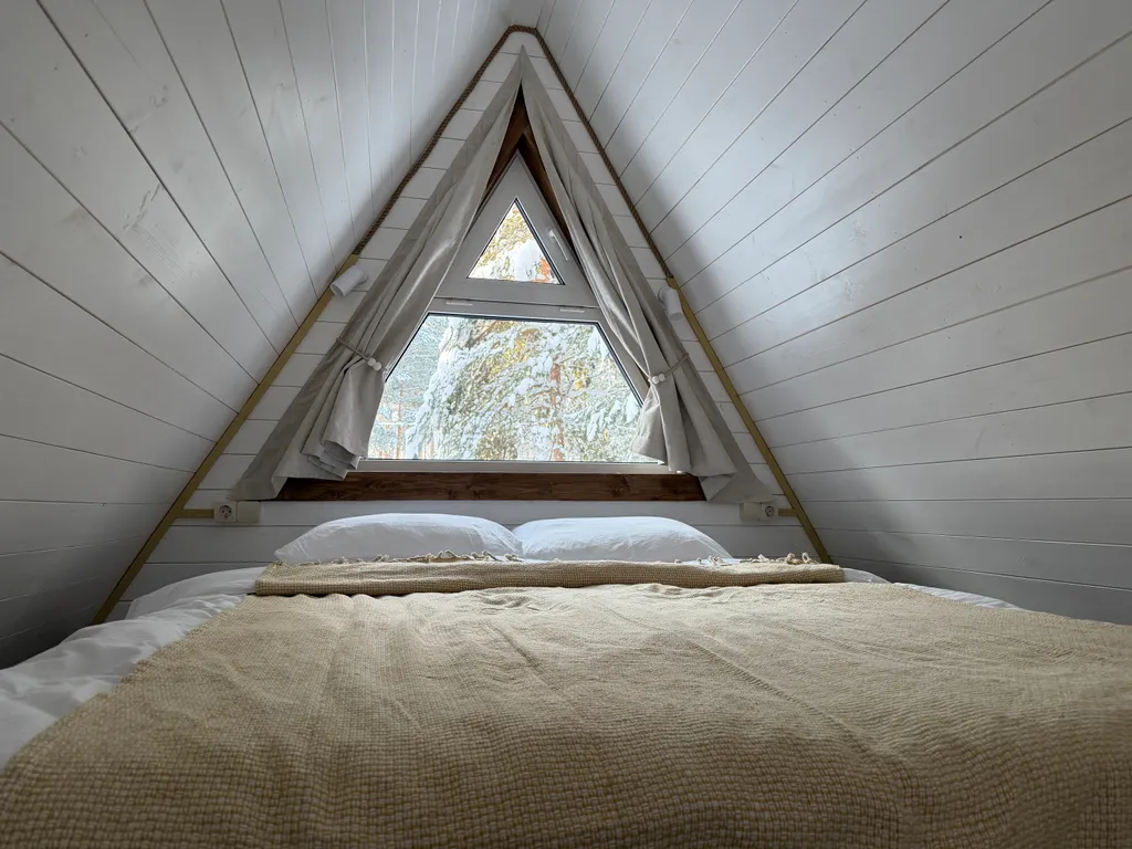 Белый а-фрейм