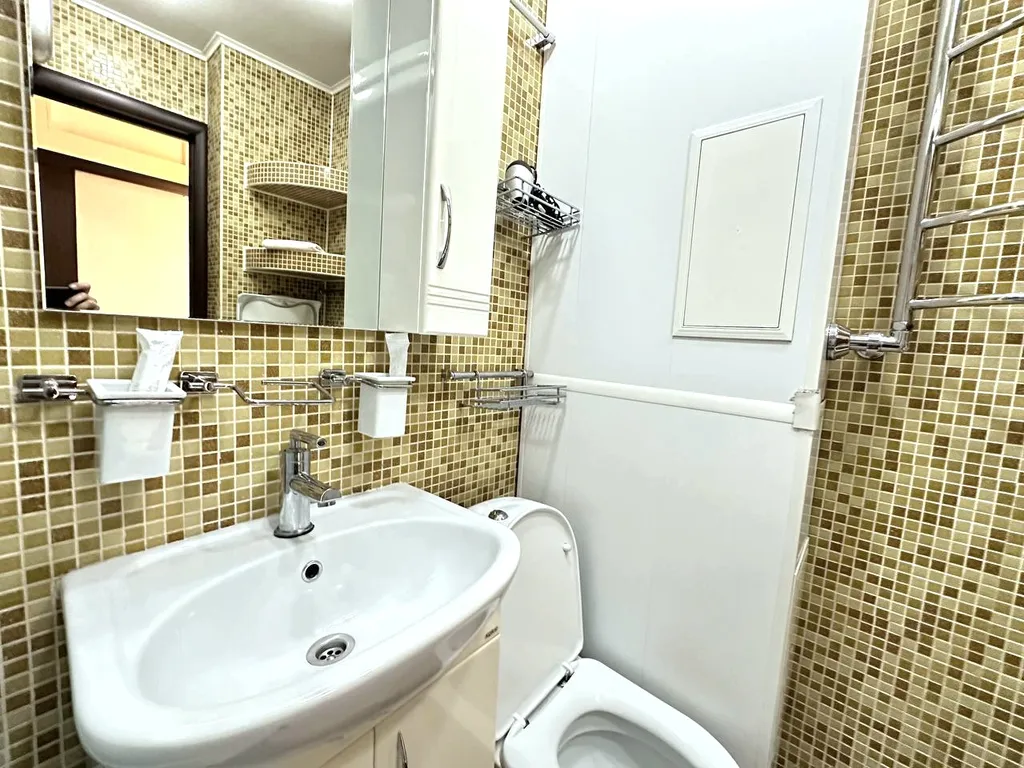 1-комнатная квартира с балконом и видом на реку рядом с Кузбасс-Арена