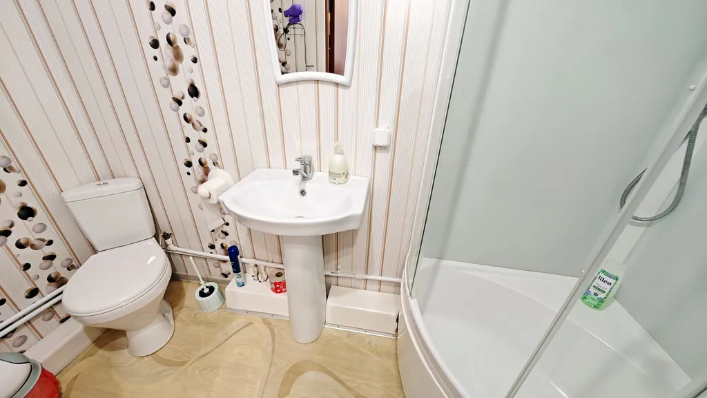 Малиновые апартаменты улучшенные с 2 спальнями, кухней, ванной комнато