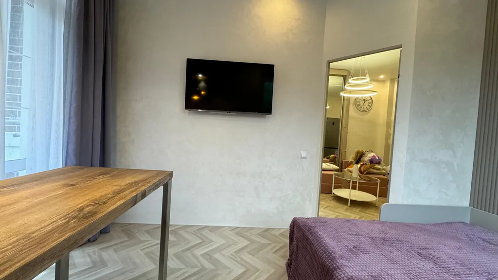 Евротрехкомнатный апартамент с балконом на первой линии