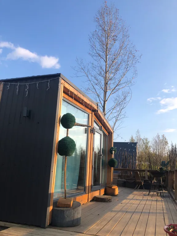 Новая вилла с горячей джакузи в террасе в черте города