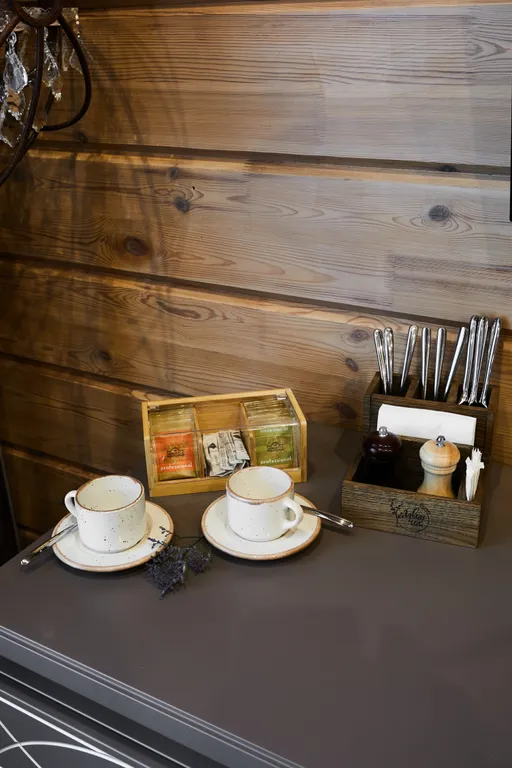 Полулюкс с кроватью размера king-size и видом на озеро