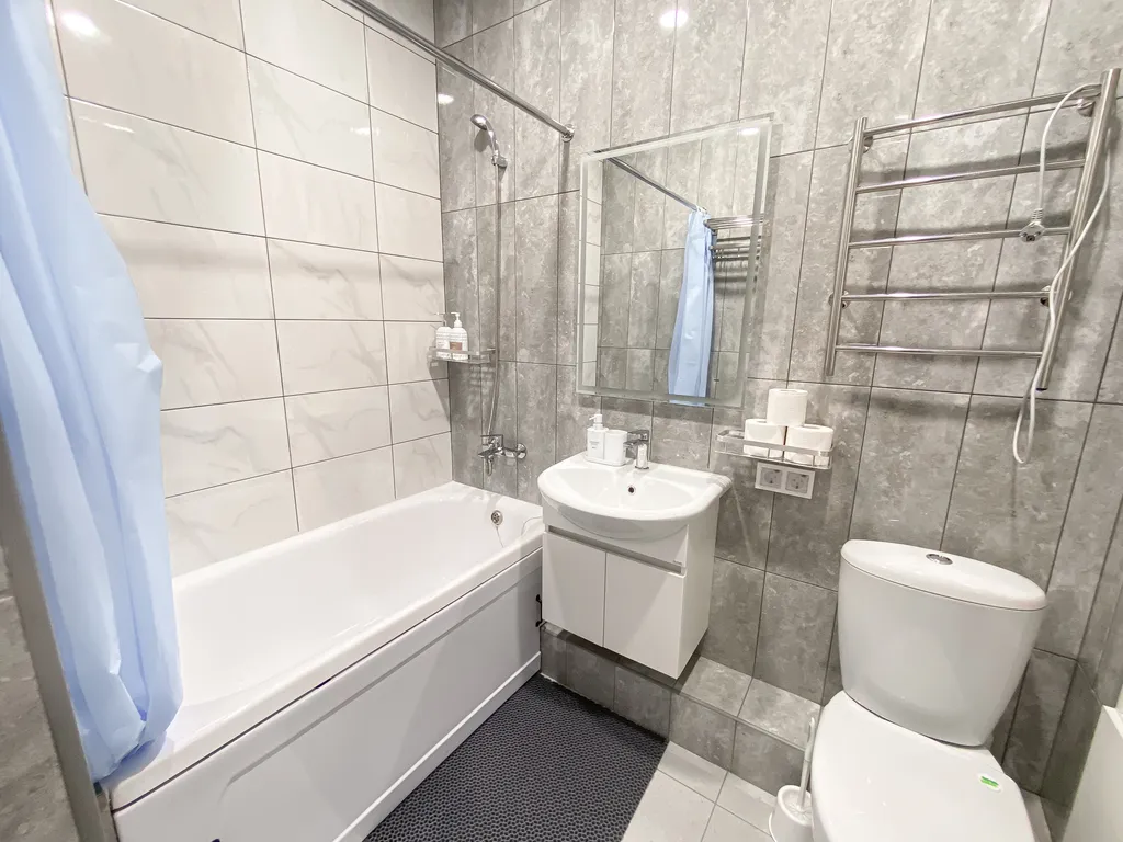 Студия с видом на город