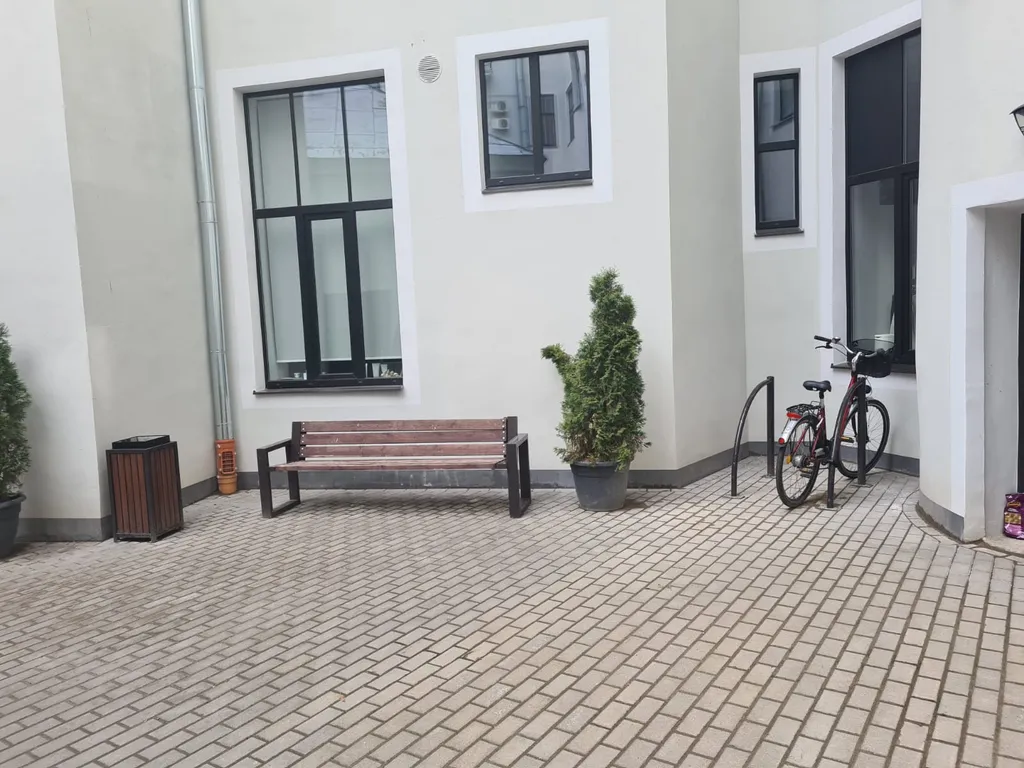Art Deco One-Bedroom Suite in Library House