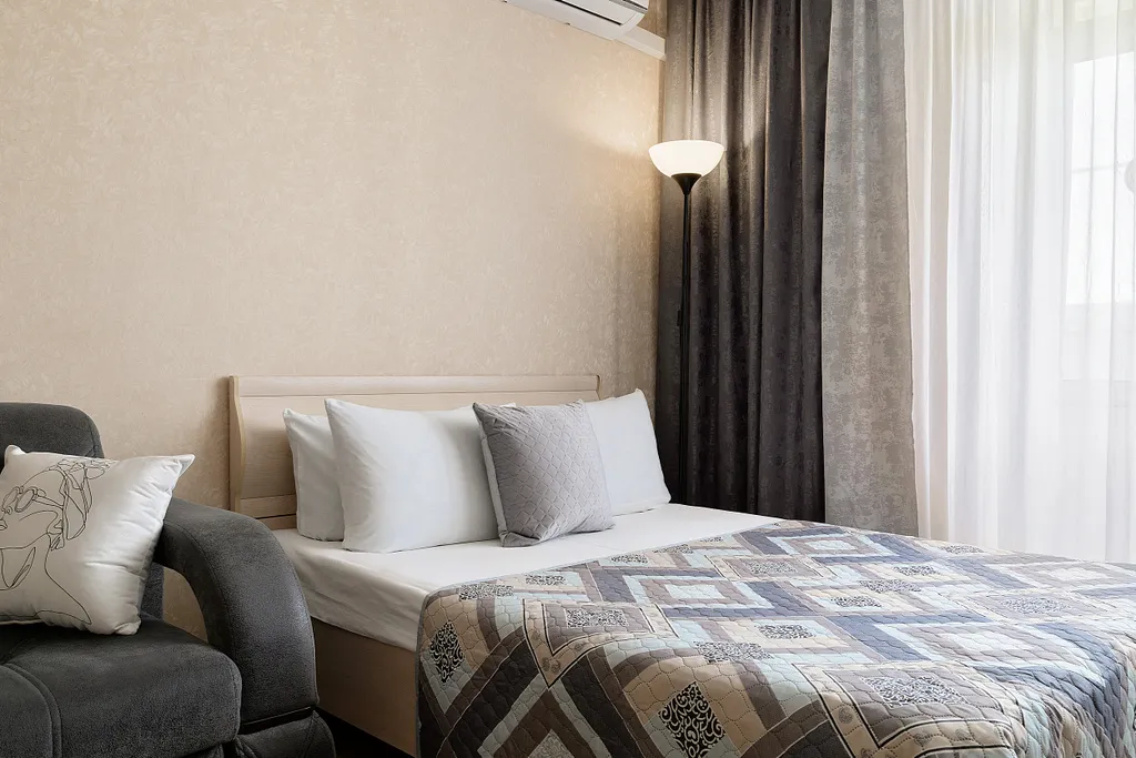 Современная двухкомнатная квартира с изолированными комнатами в центре