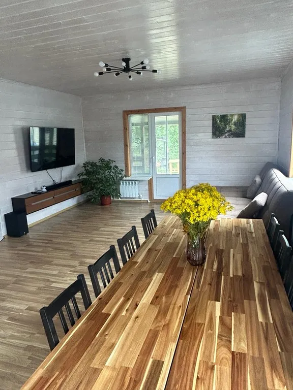 Уютный коттедж в окружении леса