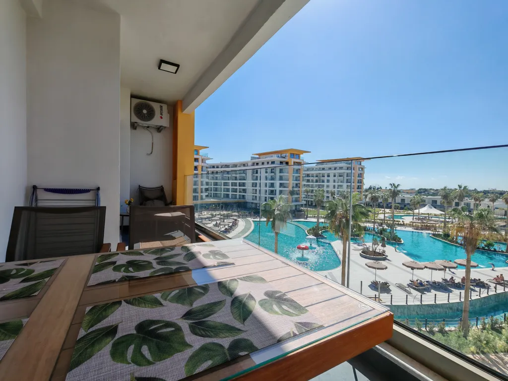 Квартира 1+1 в Azura World c видом на бассейн и аквапарком