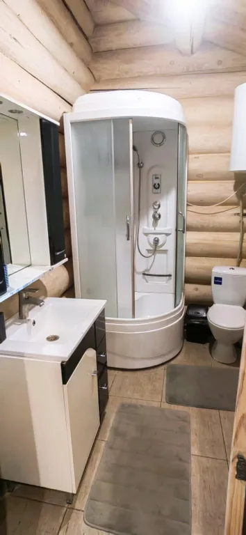 Уютный дом у озера Ельно