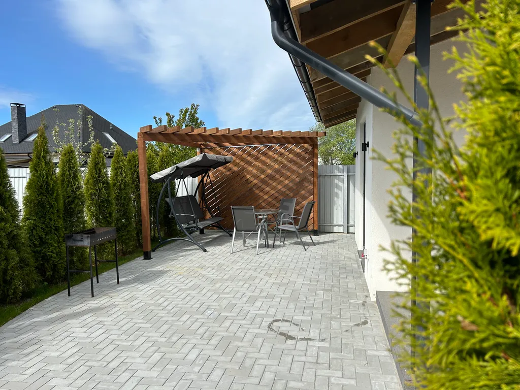 Домик в малине у моря