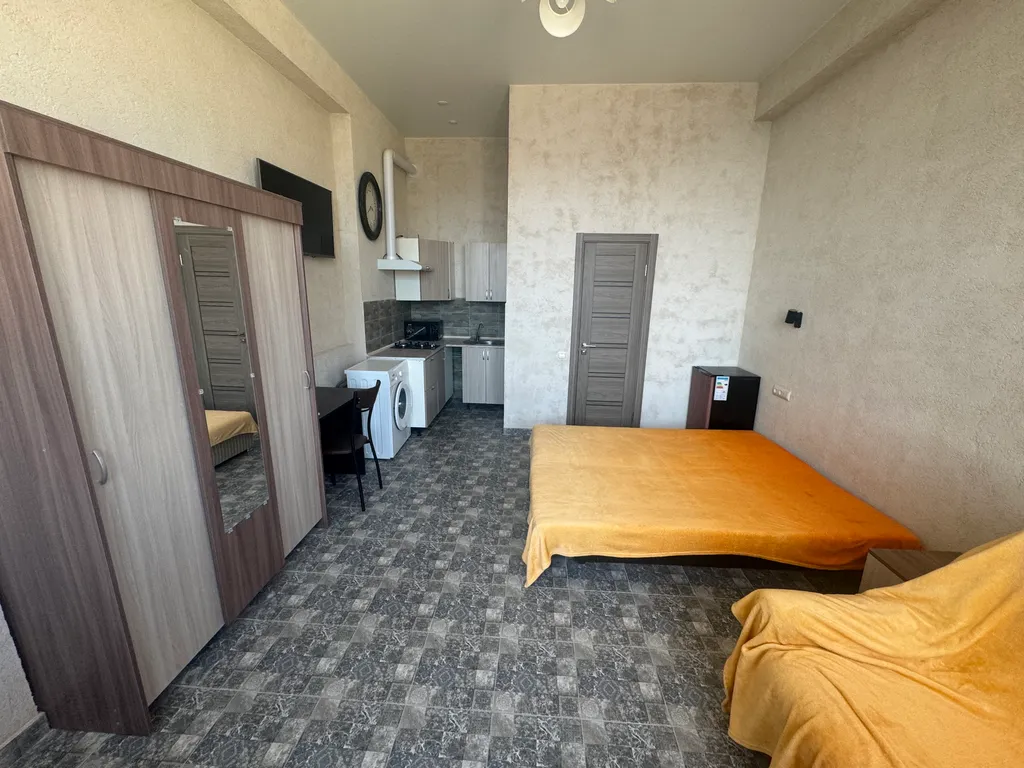 Четырехместный Люкс студия со своей кухней и отдельным входом