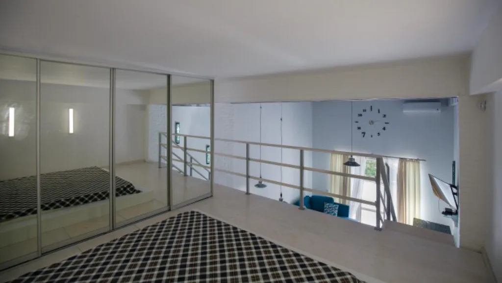 Двухуровневые апартаменты у моря