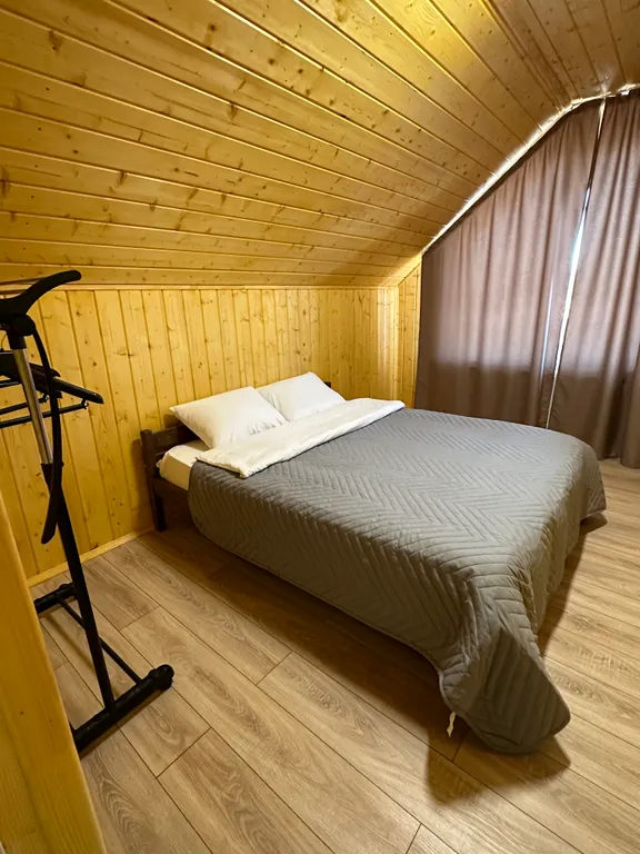 Баня на дровах на берегу озера