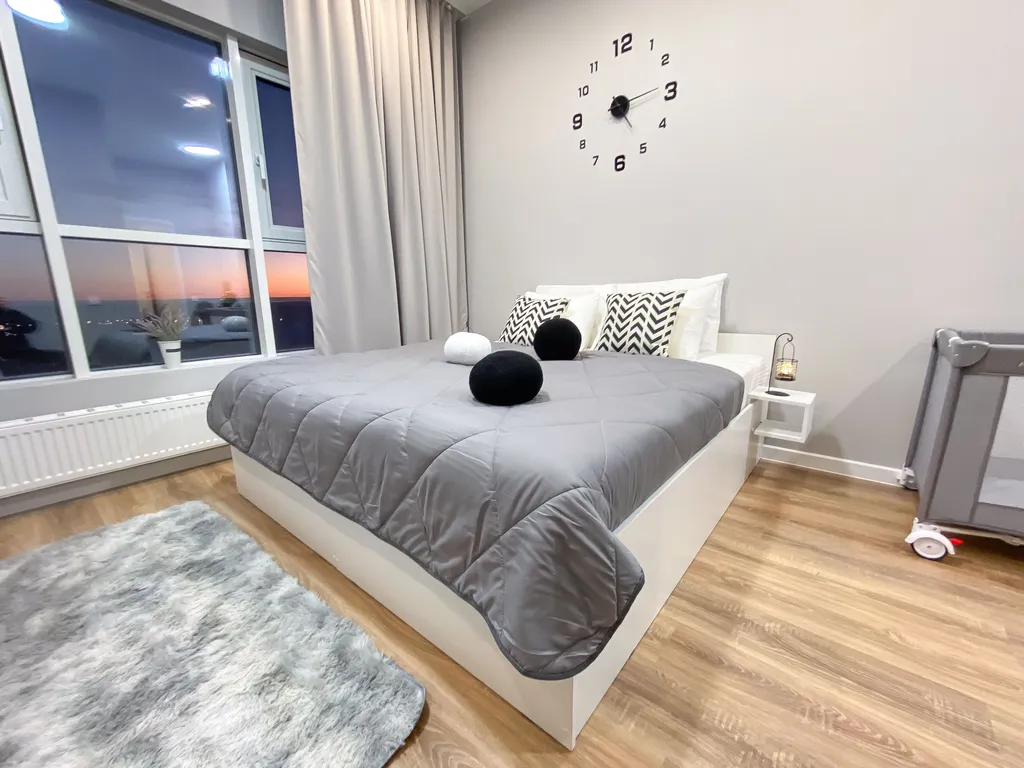 Квартира с большим ТВ у Суворовского училища