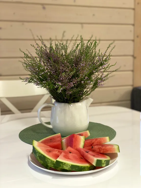 Отдых на берегу озера с видом на горнолыжный курорт и сауной в доме