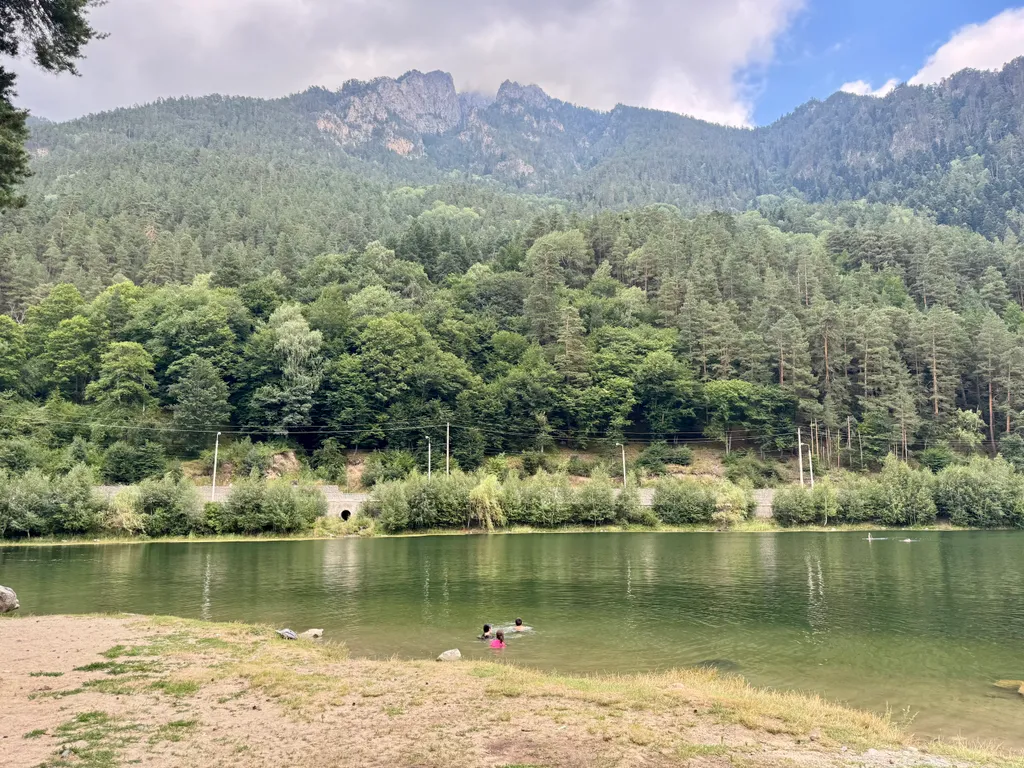 Уютные апартаменты у озера с видом на горы