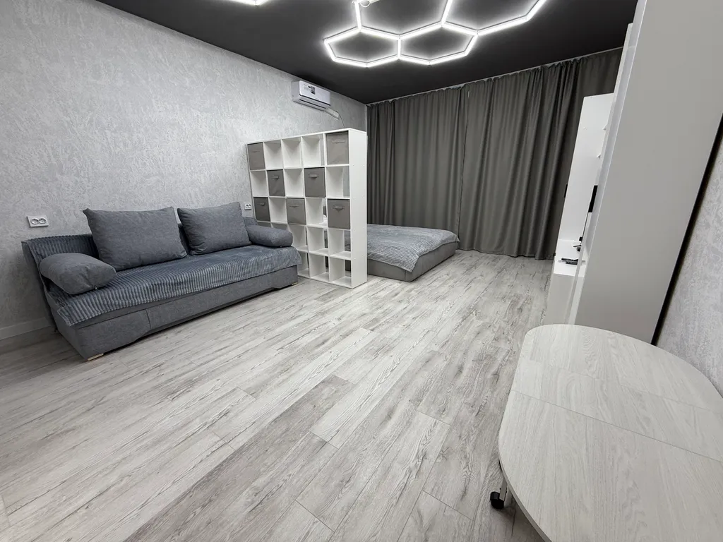 Квартира 3-комнантая квартира, новый ремонт, кондиционер, 4 дивана, 2 кровати, до 12 человек — Новосибирск