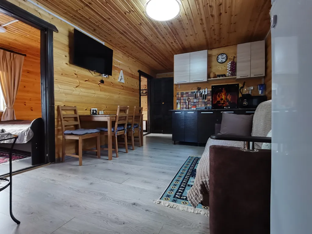 В пешей доступности магазин (900м),кaфе (50м)